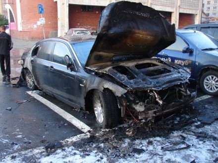 В Архангельске подожгли новый BMW