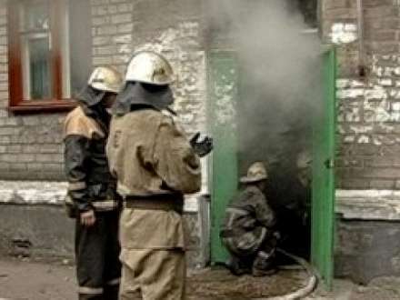Бродяги устроили в подвале жилого дома пожар