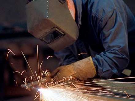 Самые востребованные профессии в Поморье — токари, газосварщики и строители