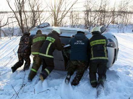 На северодвинской трассе перевернулся автомобиль