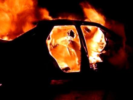 Конфликт на дискотеке закончился поджогом автомобиля
