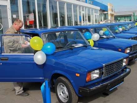 В Архангельске пострадавшим на производстве вручили автомобили