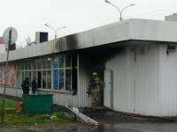 У железнодорожного вокзала в Архангельске горел павильон