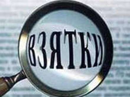 Сотрудник ГИБДД брал взятки бензином