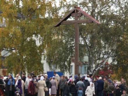 В столице Поморья восстановили срубленный вандалами крест