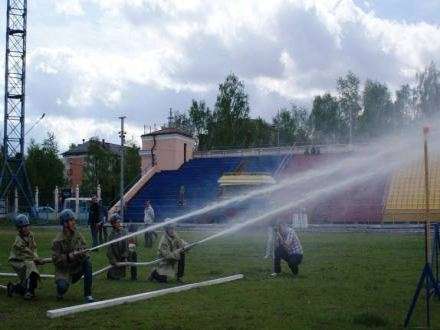 Дети тушили и штурмовали