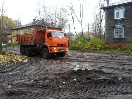 Архангелогородцы недовольны строительством новой дороги по улице Выучейского
