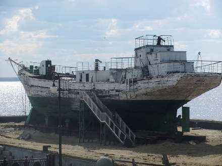 Спасти шхуну «Запад» попросили губернатора Поморья