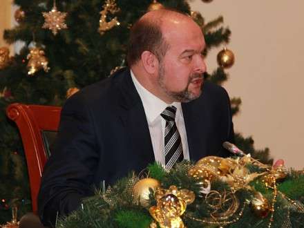 Строго и однозначно. А как иначе?