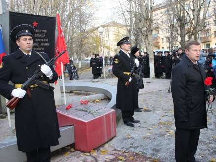 На острове Ягры прошёл торжественный митинг