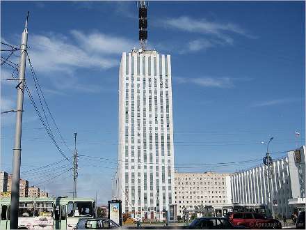 Сообщение о заложенной бомбе у «высотки» оказалось ложным