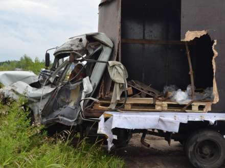 «Scania» и ЗИЛ столкнулись на встречке