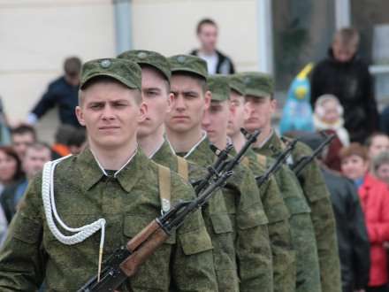Восемь жителей Архангельска будут служить в президентском полку