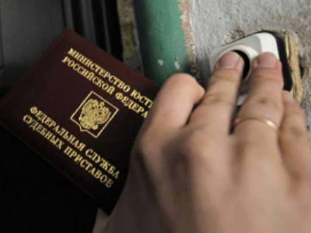 Судебные приставы имеют право распространять фотографии должников